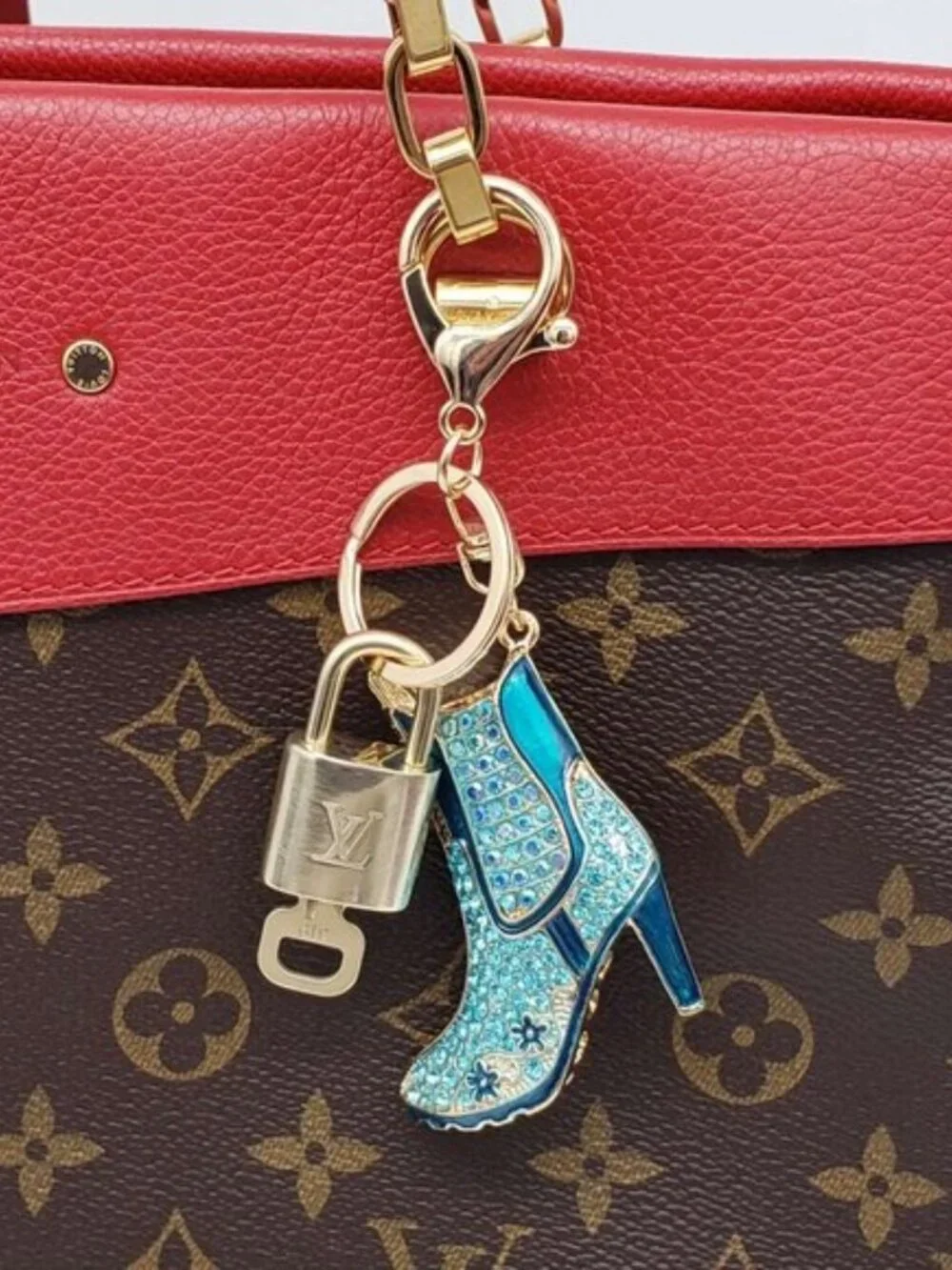 Louis Vuitton Authentic Gold Lock 🔒 Unbranded Shoe Keychain Charm for Bags